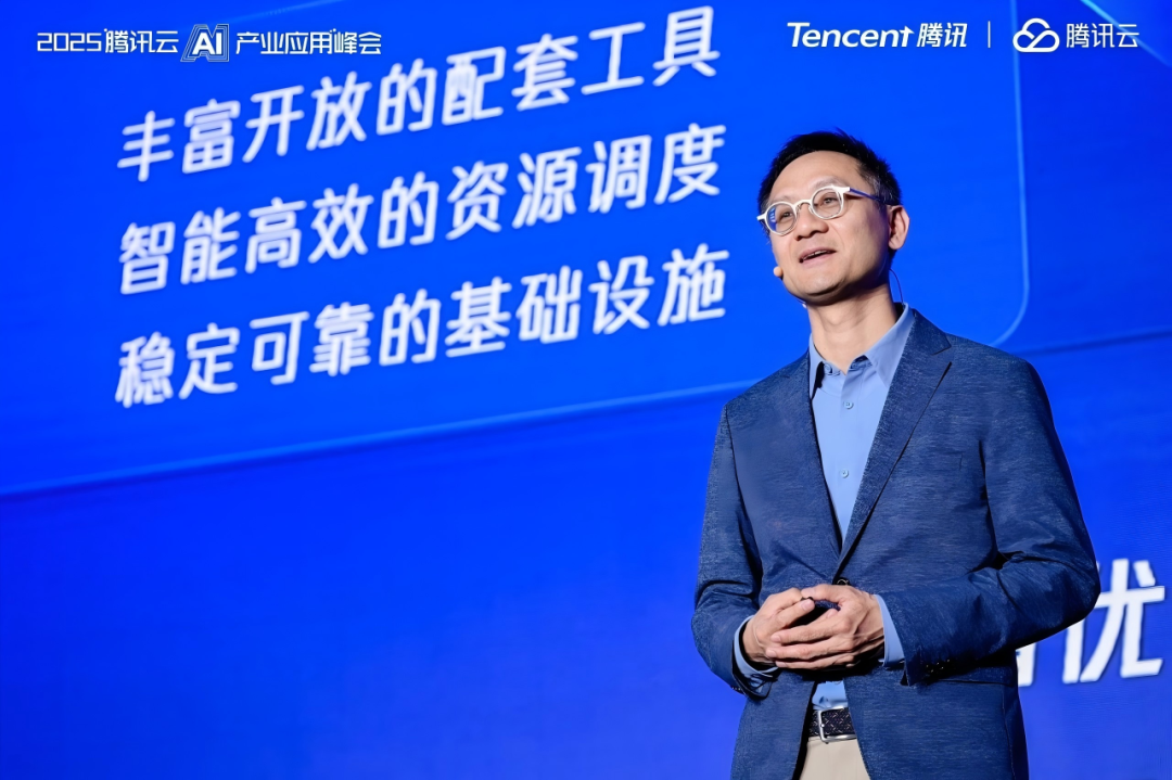 AI战场，腾讯向左，阿里向右